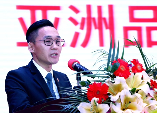 亞洲品牌集團(tuán)副總裁、亞洲品牌盛典組委會(huì)副秘書(shū)長(zhǎng)王建鋒發(fā)表致辭.jpg